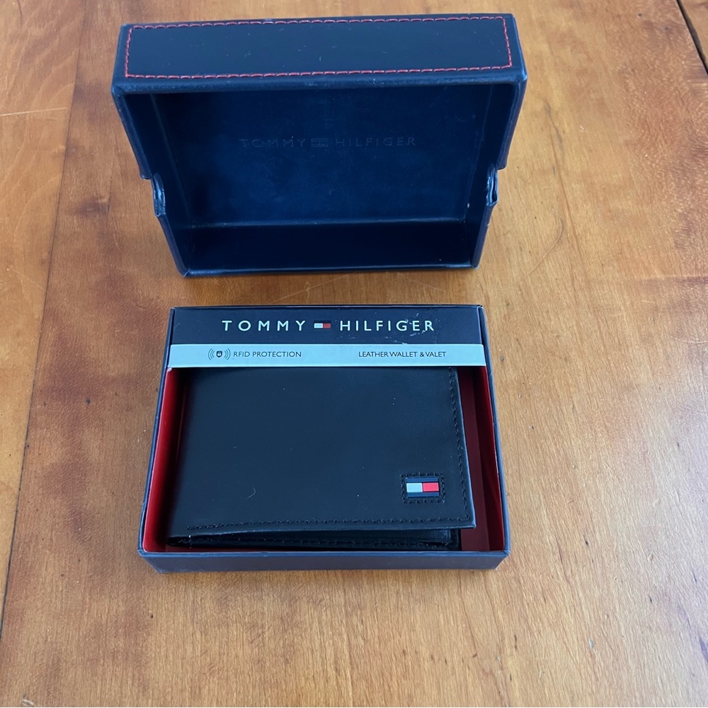 Tommy Hilfiger Men’s Leather Bifold Wallet RFID Black Crest Logo Boxed - NEW